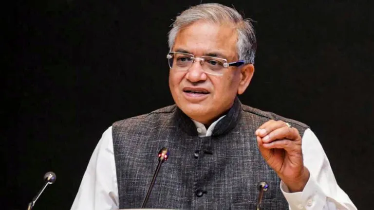 CEC Gyanesh Kumar Controversy: SIR से 193 सांसदों तक, आखिर क्यों बढ़ा Election Commission पर विवाद?